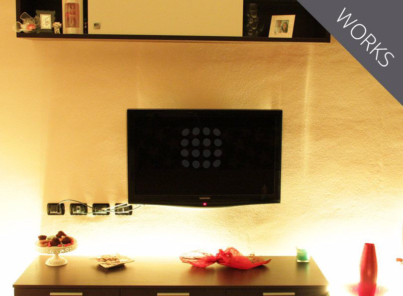 Pared para televisión iluminada