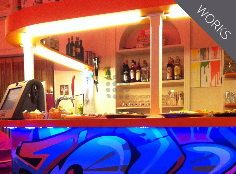 Bar iluminado