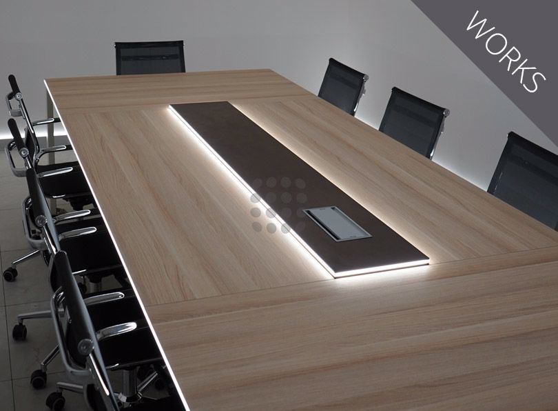 Mesa de reuniones con luz LED